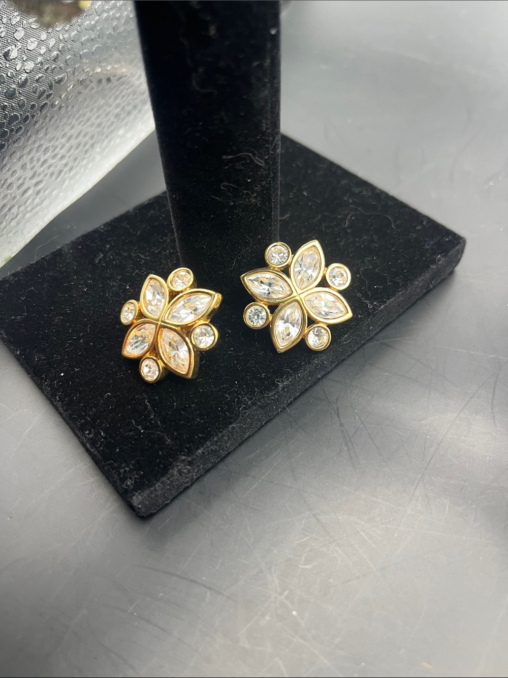 VINTAGE Swarovski S.A.L. Gold Tone & Clear Austrian Crystal stud Earrings